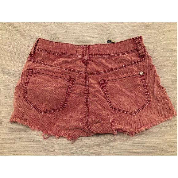 NWT Roxy High Rise Fray Hem Shorts in Raspberry - Picture 3 of 3
